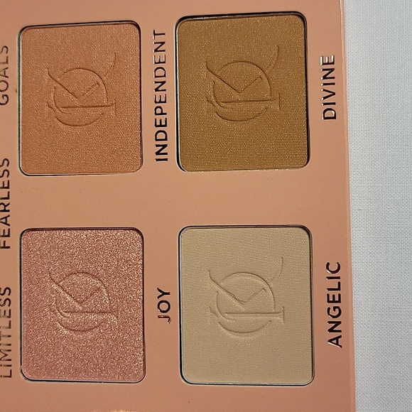 Kenia Ontiveros Beauty Glow and Go Kit - Picture 4 of 6